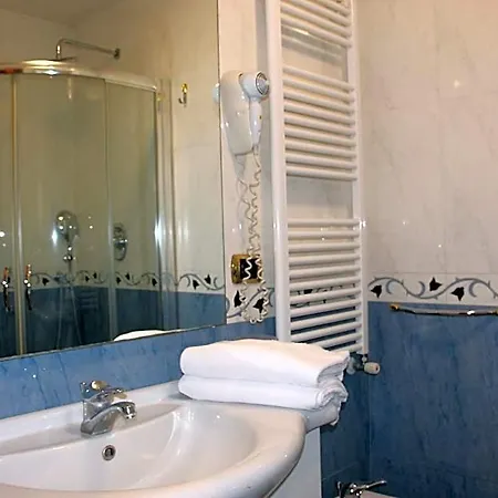 Gust House Galaxy Hotel 3*